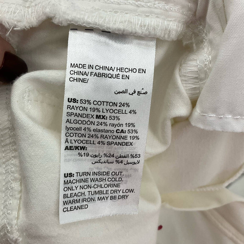 Chico's White Solid Ladies Pre-Owned Pants - Size Medium - Margaret’s Fine Consignment