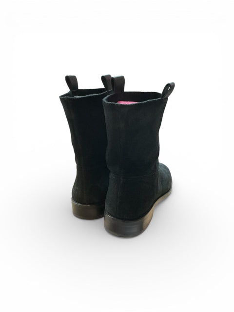 love Black Solid Pre-Owned Ladies Boots - Size 8 - Margaret’s Fine Consignment