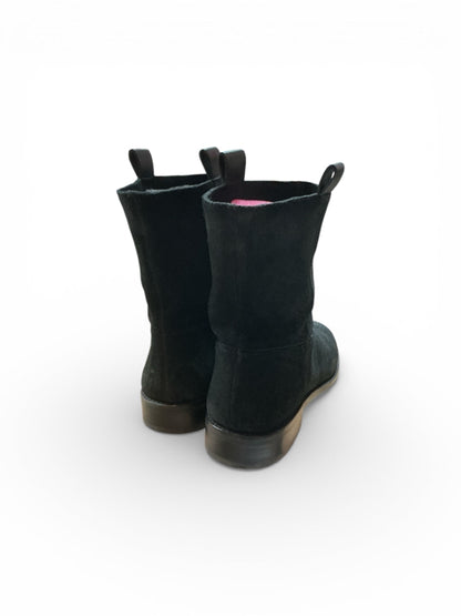 love Black Solid Pre-Owned Ladies Boots - Size 8 - Margaret’s Fine Consignment