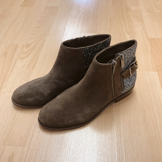 Gianni Bini Shoe Size 9 Brown/silver suede booties