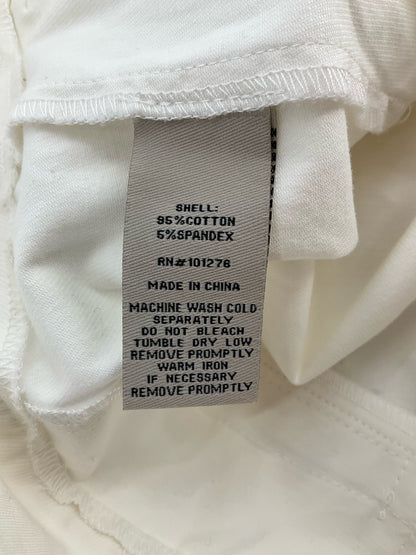 Eci White Solid Pre-Owned Ladies Shorts - Size 6 - Margaret’s Fine Consignment