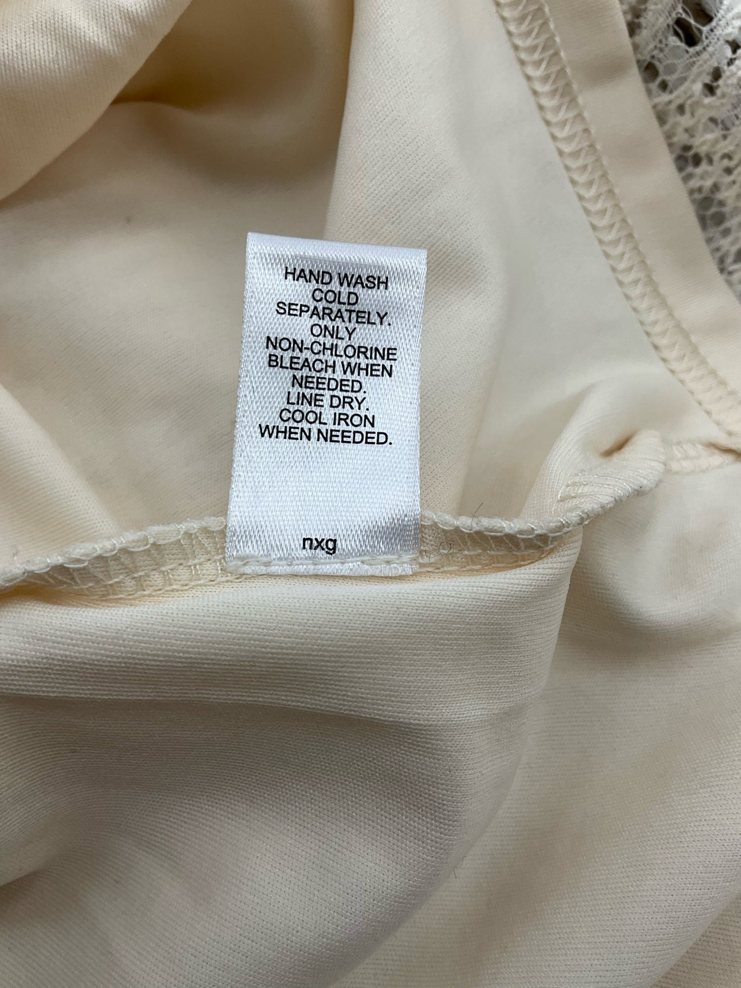 Versona Cream Lace Pre-Owned Ladies Dress - Size Medium