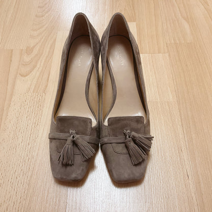 Ann Taylor Shoe Size 8.5 Taupe Pre-Owned Heel