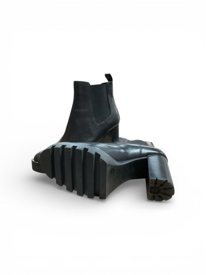 Antonio Melani Black Solid Pre-Owned Ladies Boots - Size 12 - Margaret’s Fine Consignment