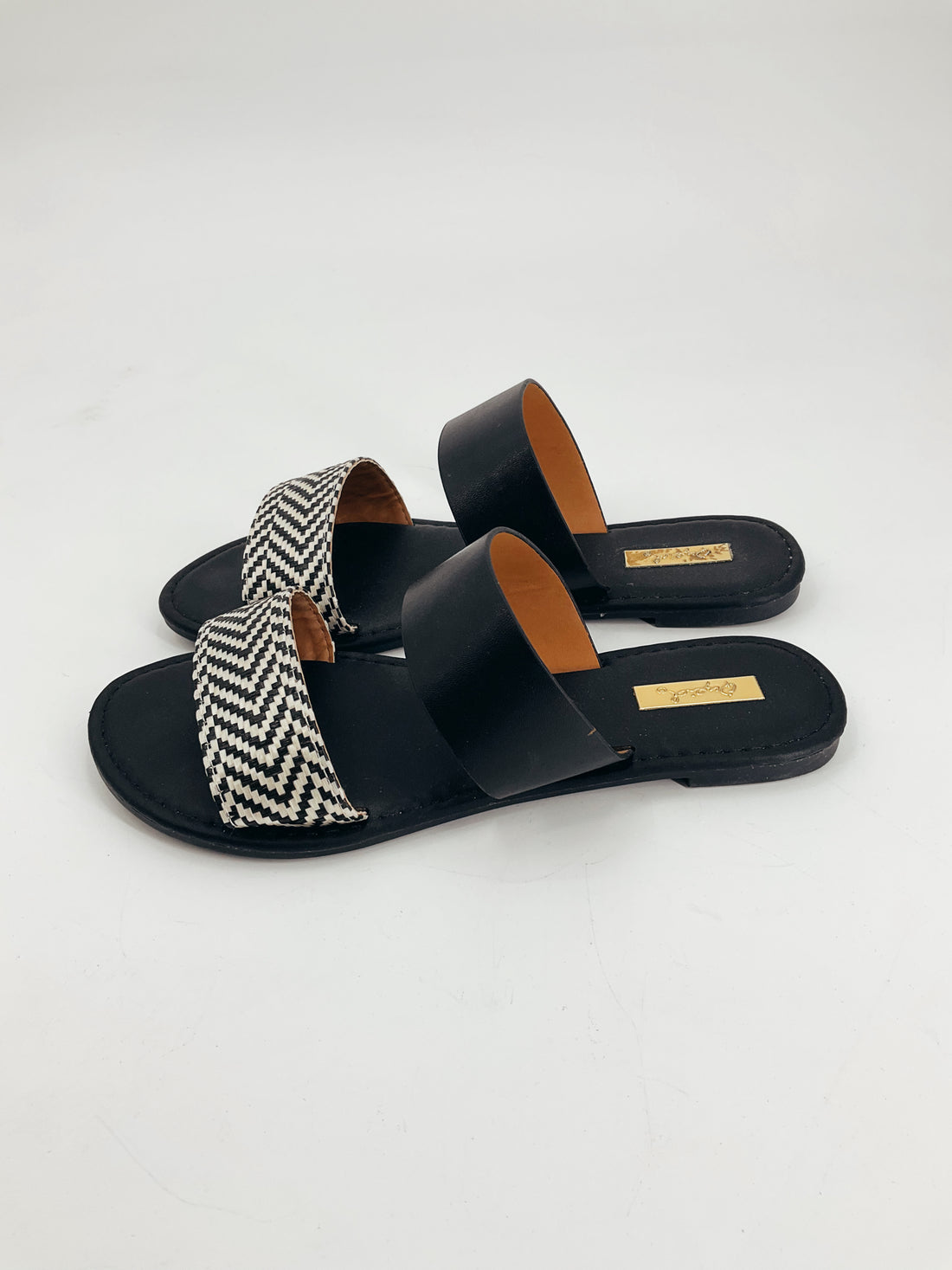 Qupid Black Solid Pre-Owned Ladies Sandals - Size 7