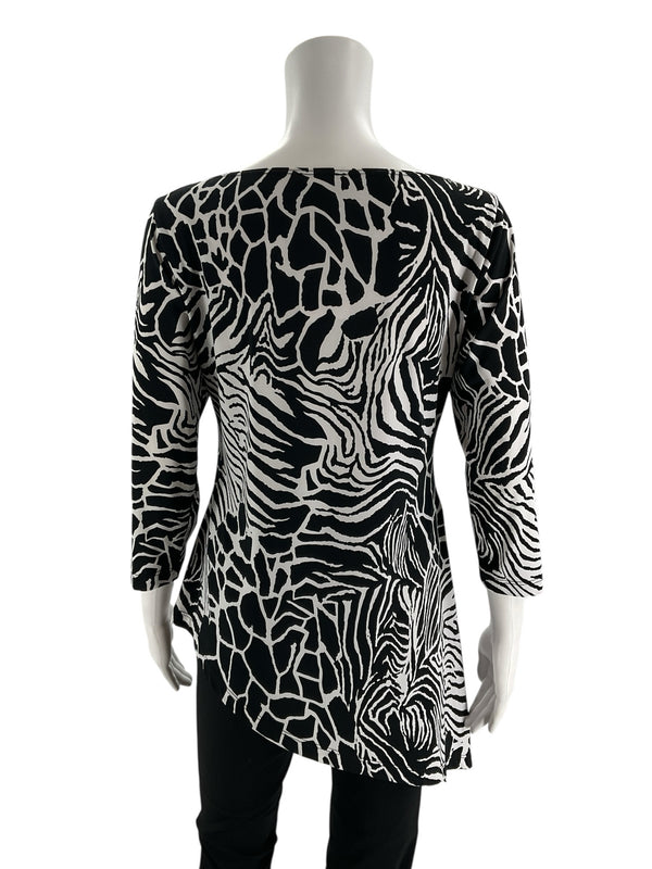 Travelers By Chico's Black/White Print Pre-Owned Ladies Top - Size Small
