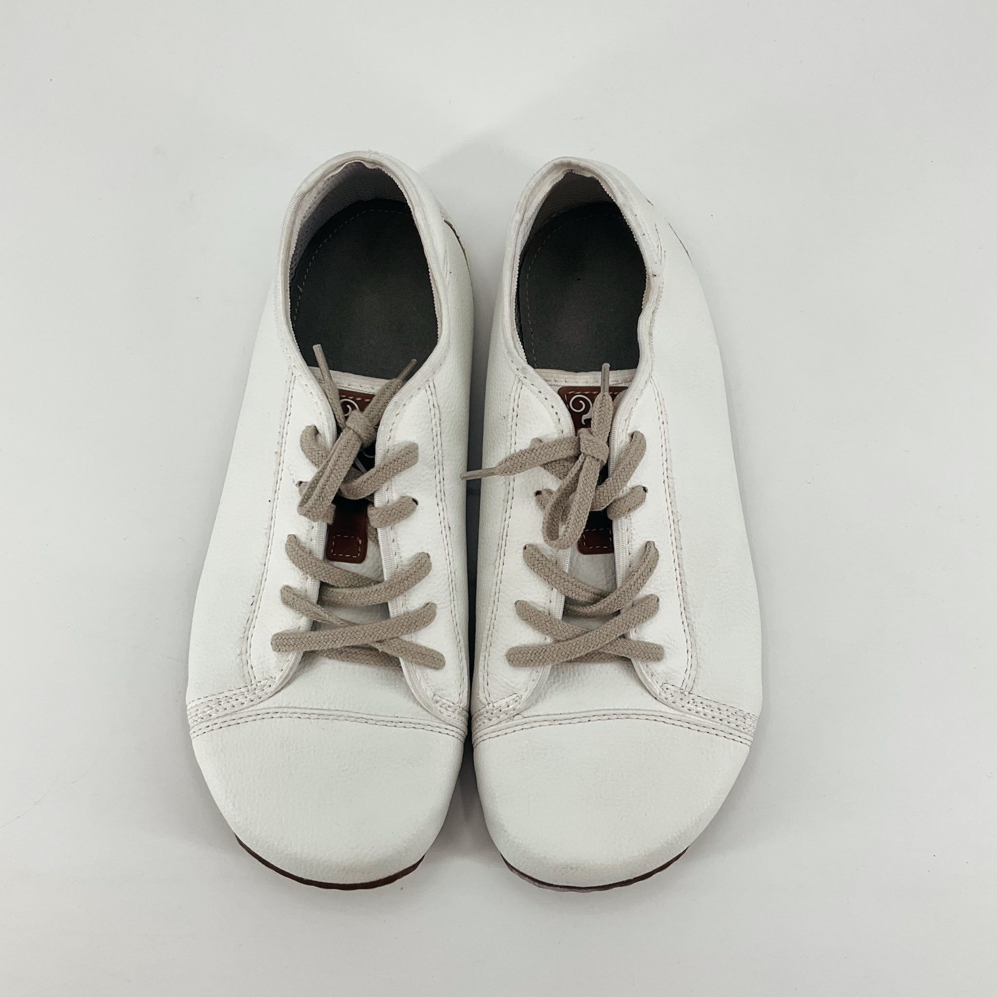 Magical Shoes White Solid Pre-Owned Ladies Sneakers - Size 9/9.5