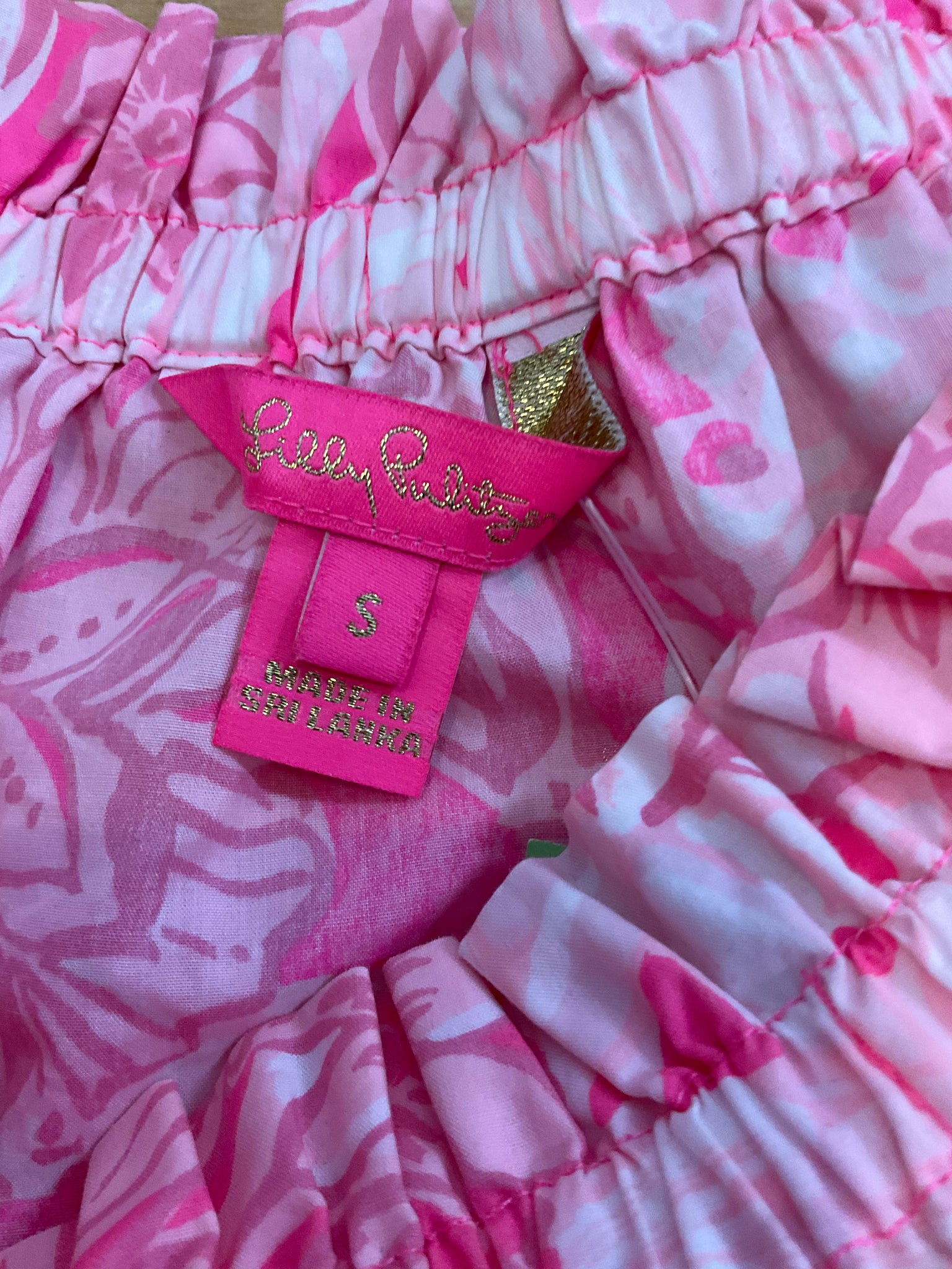 Lilly Pulitzer Size S pink/white Floral Pre-Owned Ladies Casual Top - Downstairs