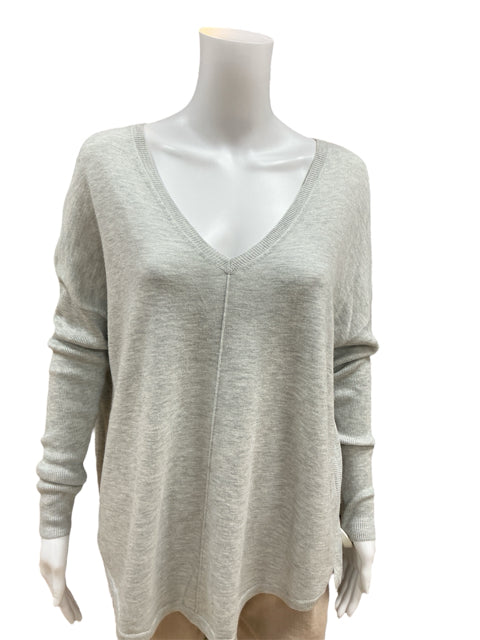 Chelsea 28 Size Medium Gray Heathered Pre-Owned Casual Top