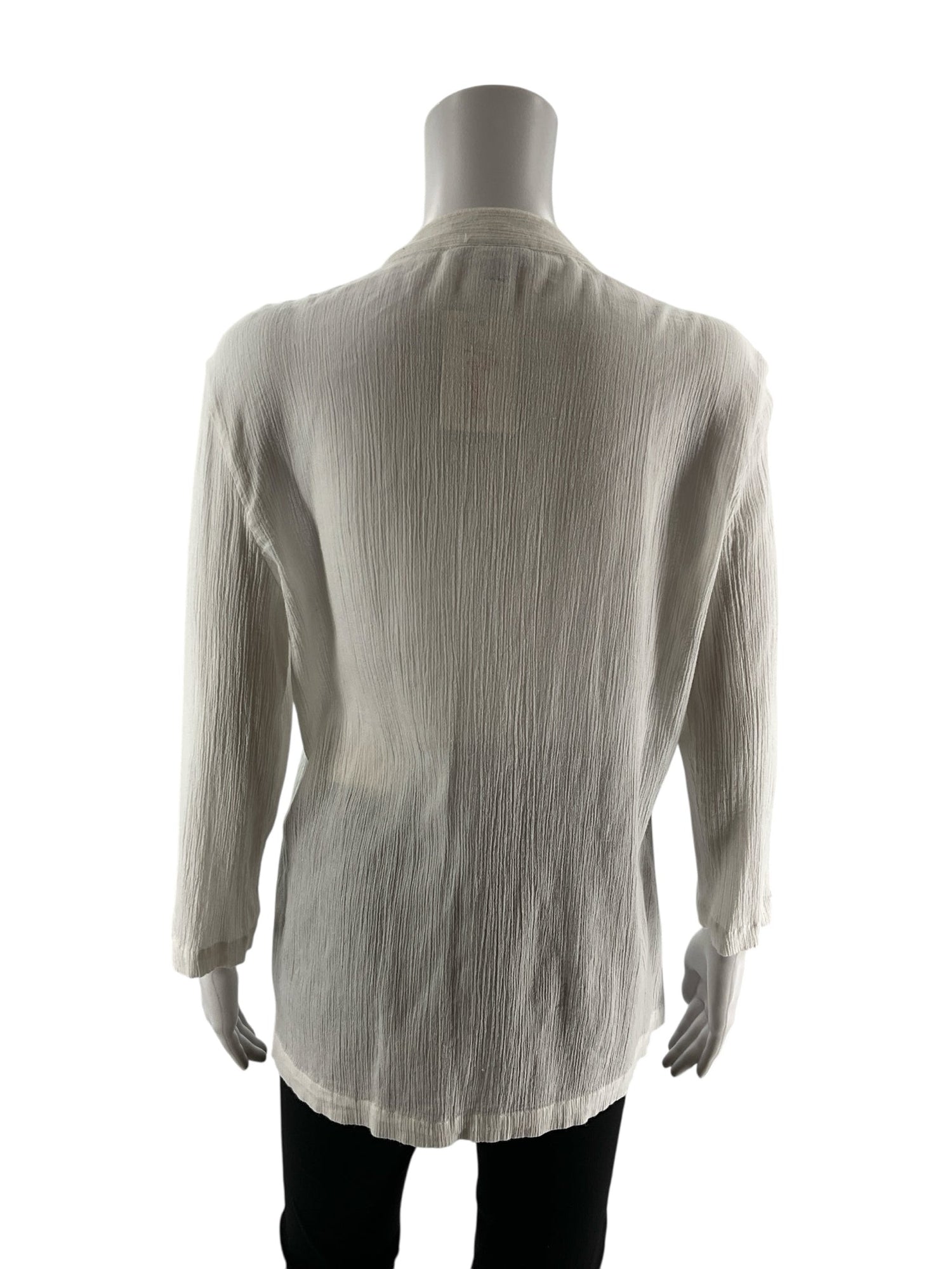 Charter Club white solid pre-owned ladies casual top in size medium, featuring a classic design and soft fabric.