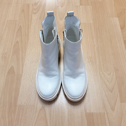 gb Shoe Size 7.5 White Solid booties