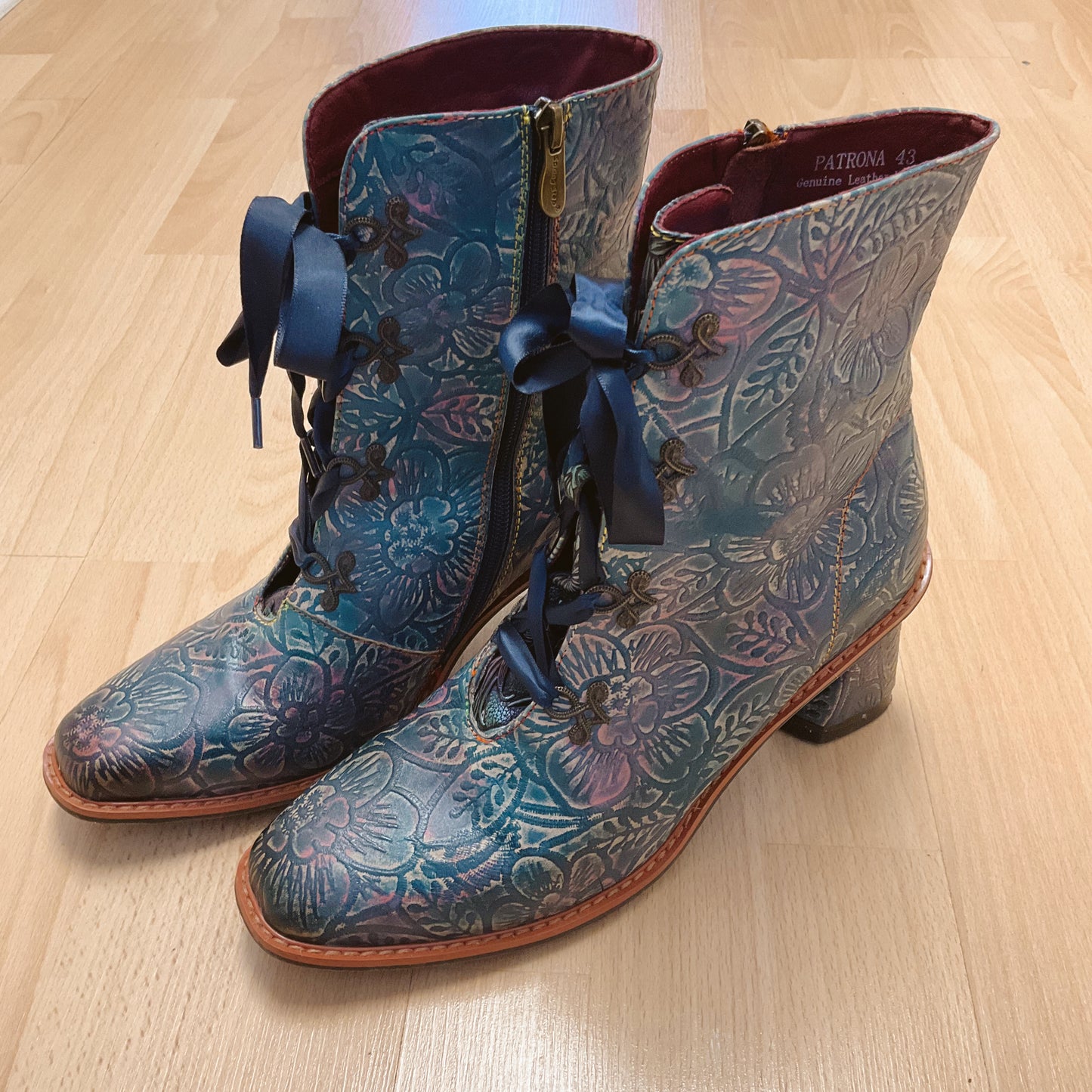 l'artiste Shoe Size 12 Blue/pink Floral Pre-Owned Booties