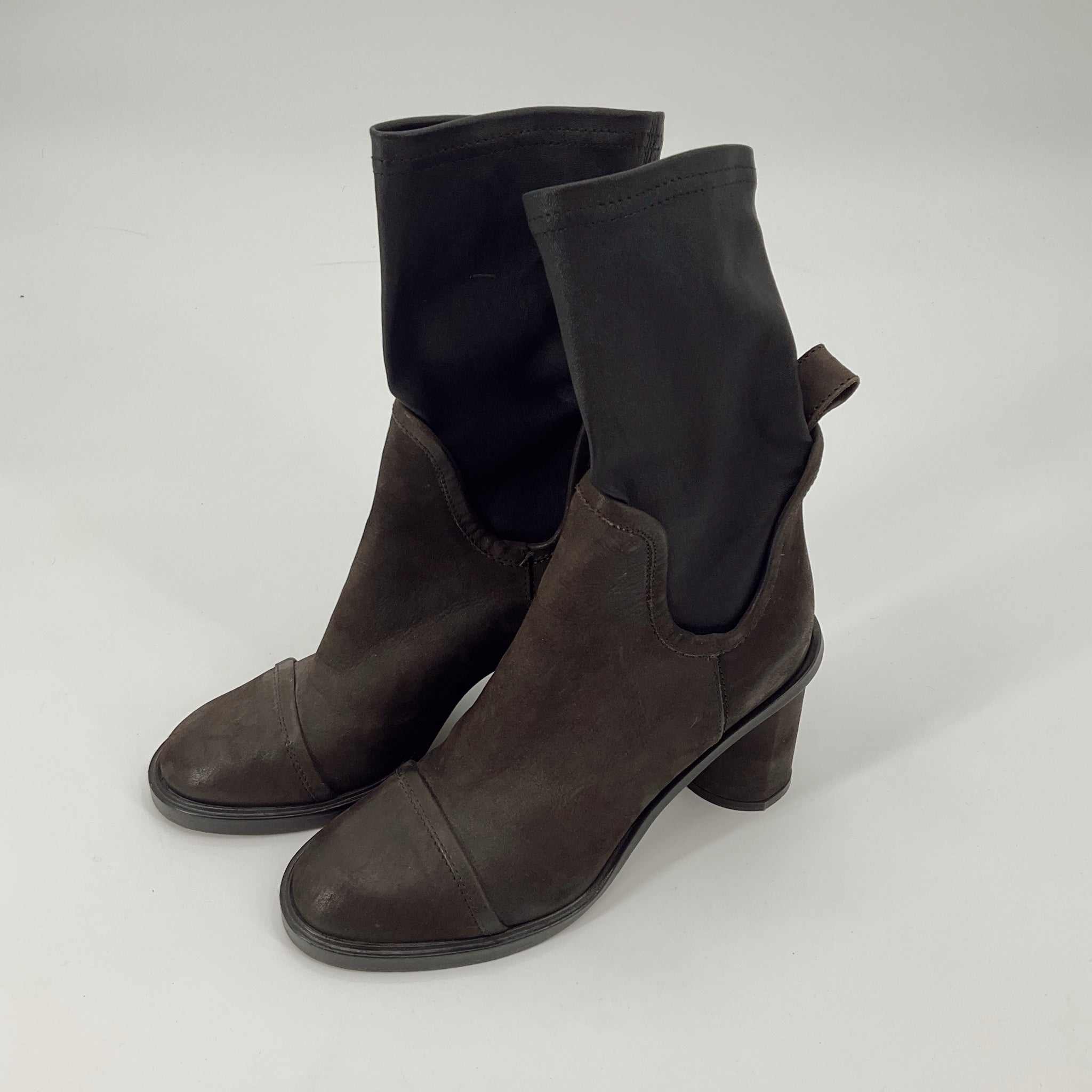 Vero Cuoio Brown Solid Boots Size 6