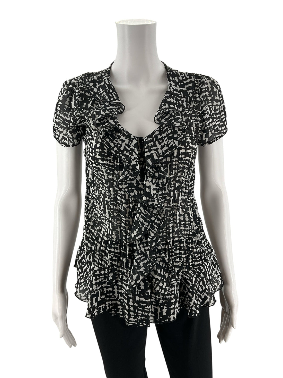 East 5th Black/White Print Pre-Owned Ladies Top - Size Small Petite - Margaret’s Fine Consignment