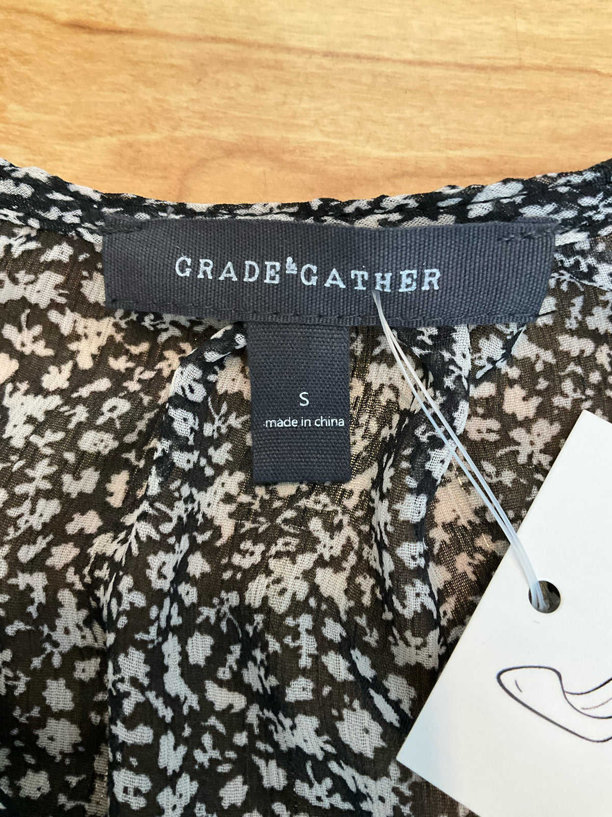 Grade &amp; Gather Floral Ruffle Sleeve Blouse Black White Top Size Small - ONLINE ONLY