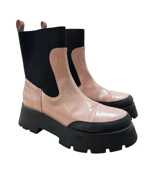 Circus by Sam Edelman Darielle Pink Patent Lug Sole Chelsea Boots | Size 7