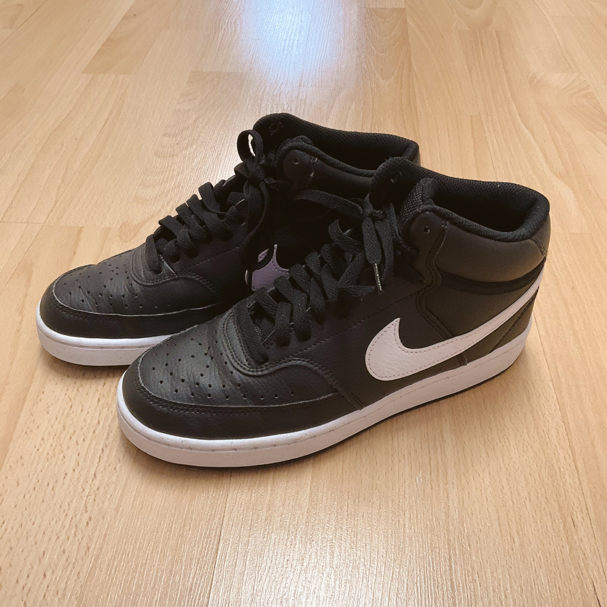 Nike Shoe Size 6.5 black/white Logo Pre-Owned Sneakers