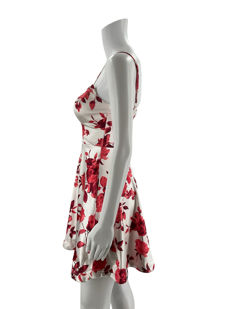 City Vibe White/Red Floral Pre-Owned Ladies Dress - Size 0