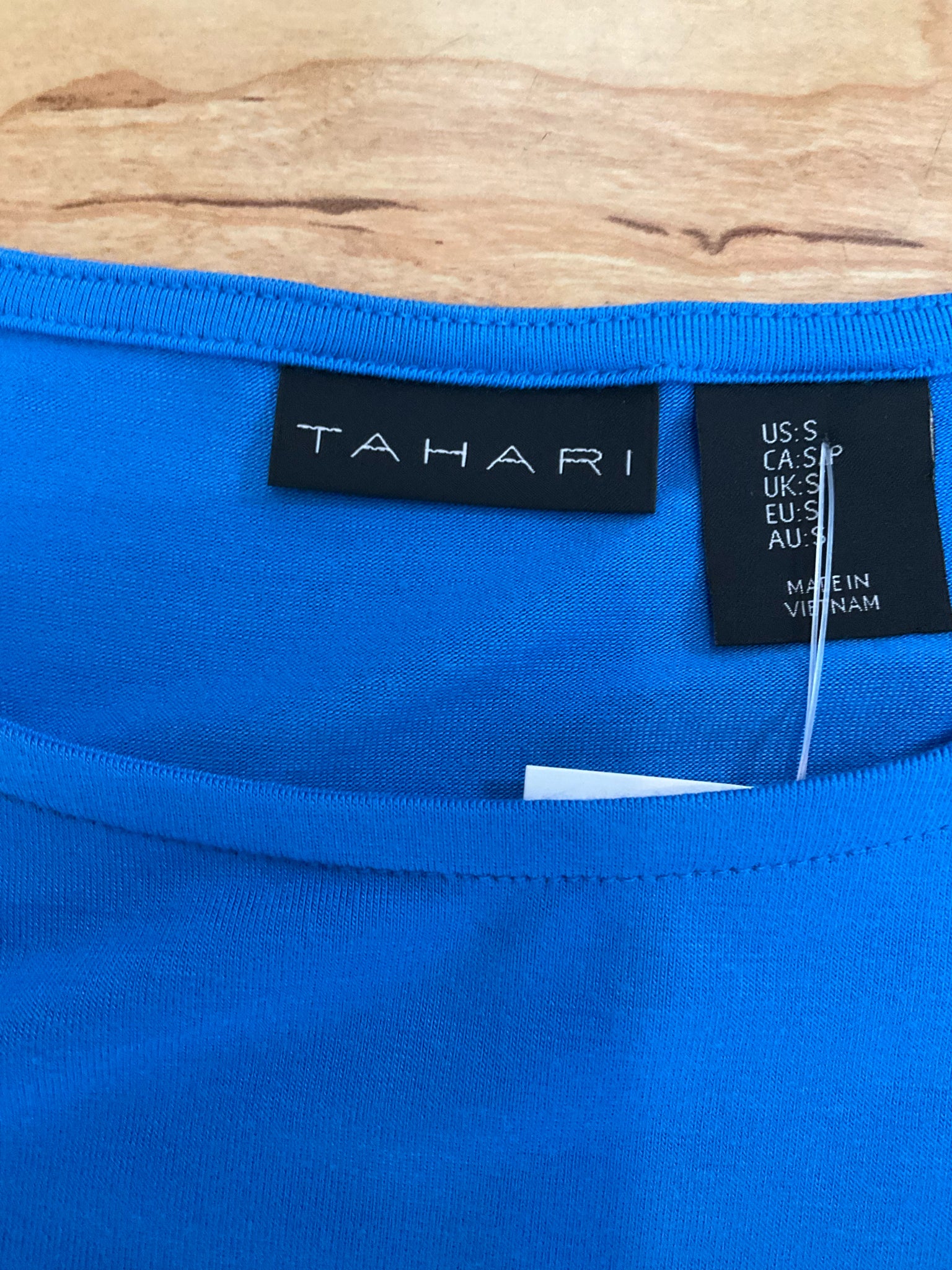Tahari Size S Blue Solid Pre-Owned Ladies Casual Top - ONLINE ONLY