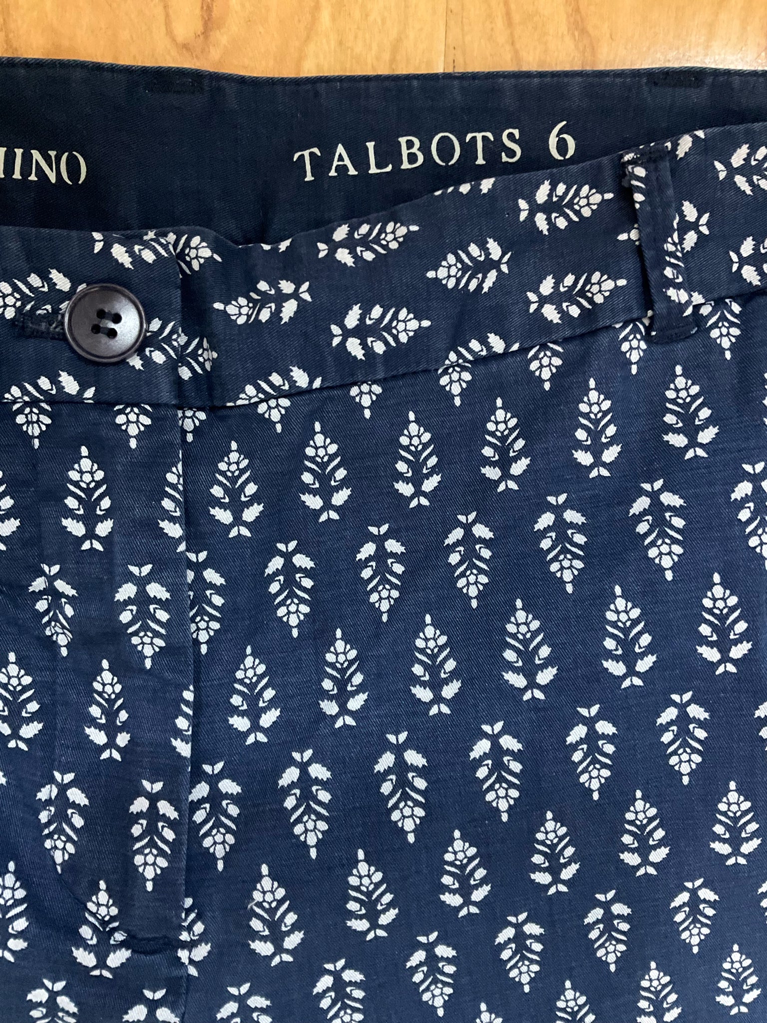 Talbots Navy &amp; White Leaf Print Weekend Chino Cropped Pants Size 6