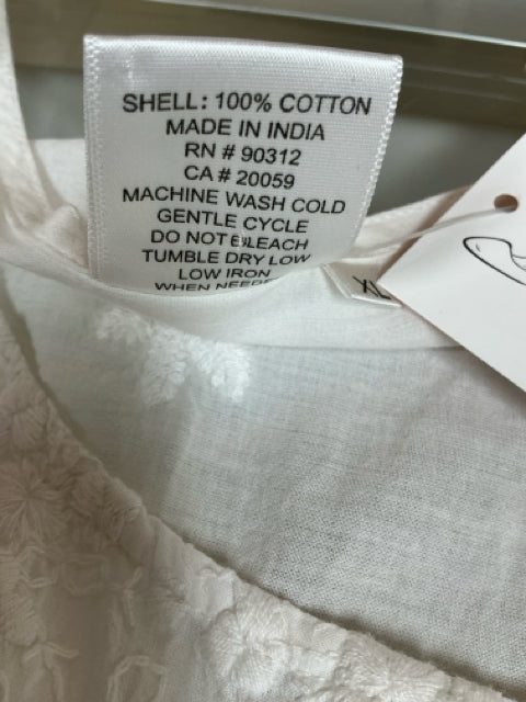 Parsley & Sage White Floral Embroidered Pre-Owned Ladies Top - Size XL - Margaret’s Fine Consignment