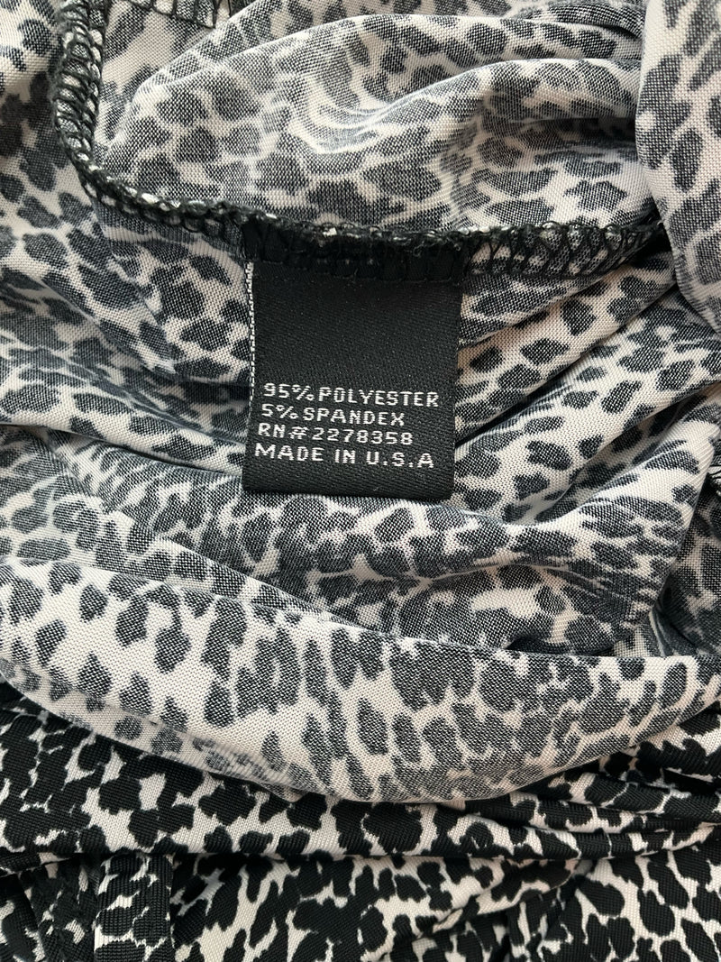 Fabric content label showing 95% polyester and 5% spandex blend on Peck & Peck black/white print dress, size medium, made in USA.