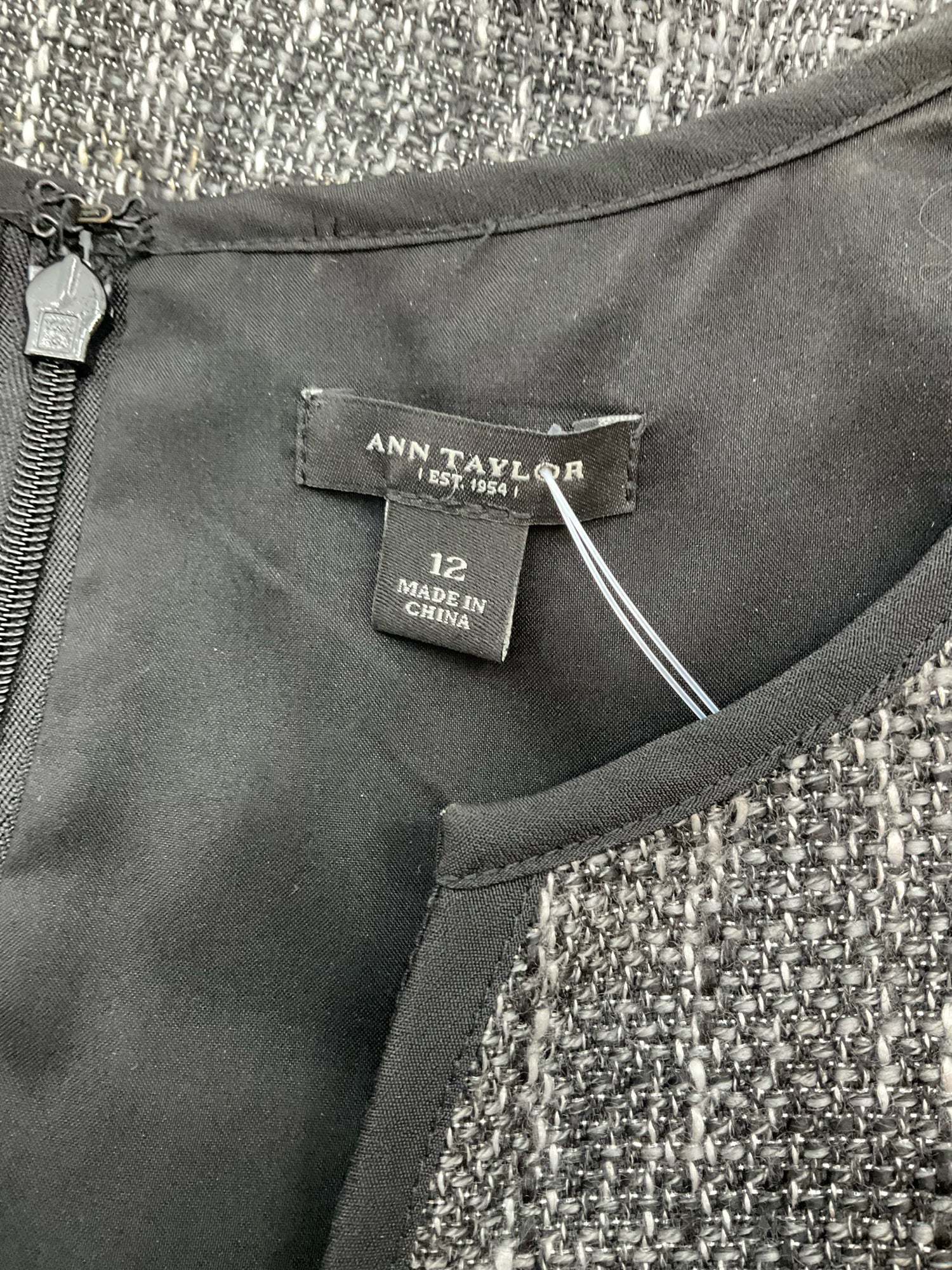 Ann Taylor Black/Gray Solid Pre-Owned Ladies Dress - Size 12