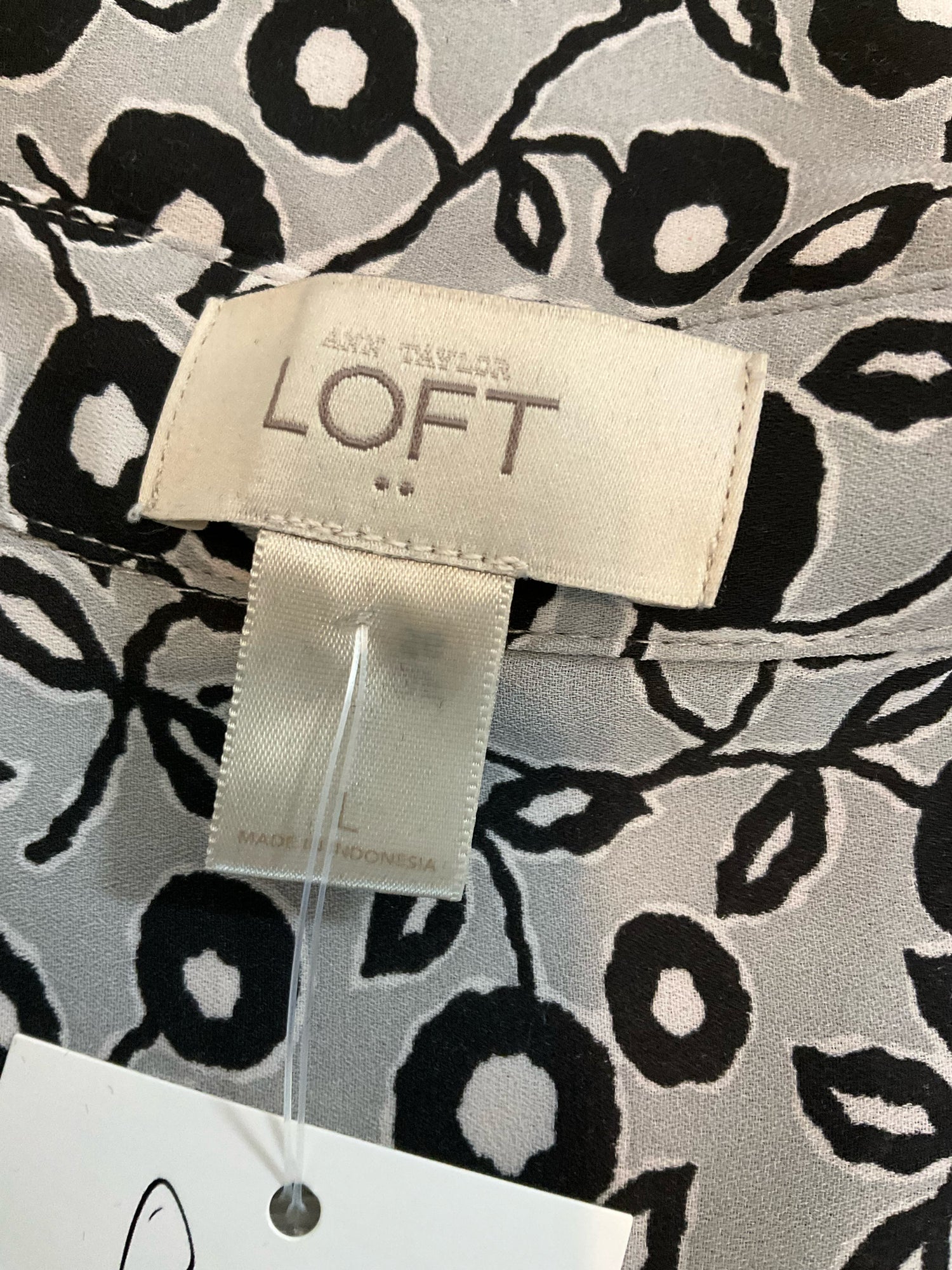 LOFT Ann Taylor Gray Abstract Floral Roll-Tab Blouse Size Large