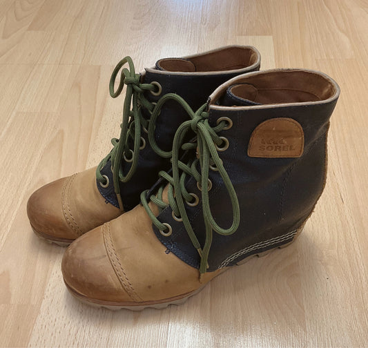 Sorel Shoe Size 9 Tan/olive Solid Boots