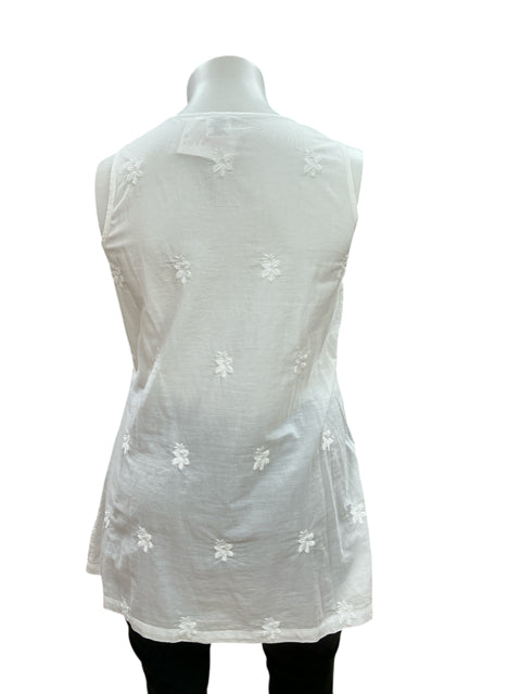Parsley & Sage White Floral Embroidered Pre-Owned Ladies Top - Size XL - Margaret’s Fine Consignment