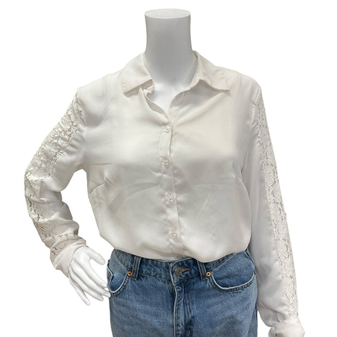 New York &amp; Co White Solid Pre-Owned Ladies Top - Size Medium - Margaret’s Fine Consignment