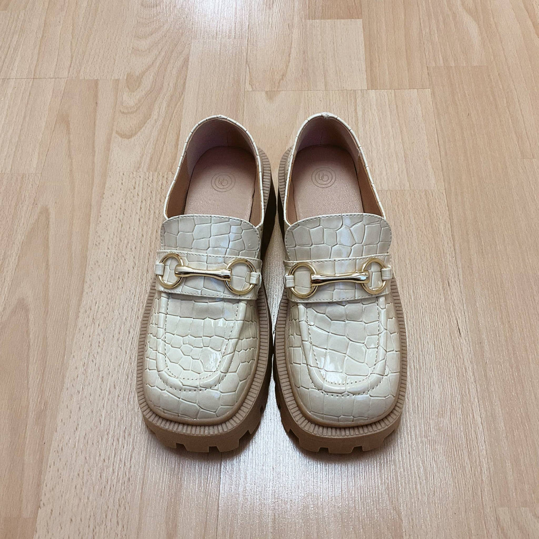 Urban Outfitters Cream Pre-Owned Ladies Loafers - Size 6 - Margaret’s Fine Consignment