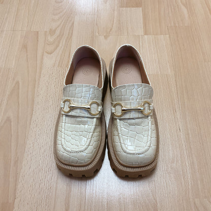 Urban Outfitters Shoe Size 6 Cream crocodile Loafers