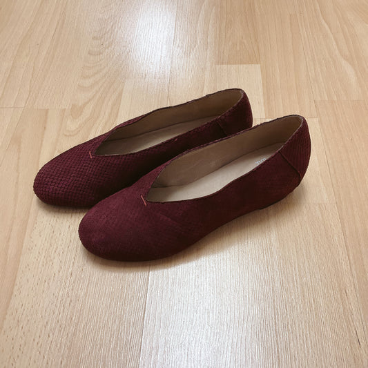 Eileen Fisher Shoe Size 6.5 maroon Snake Pre-Owned Slip on