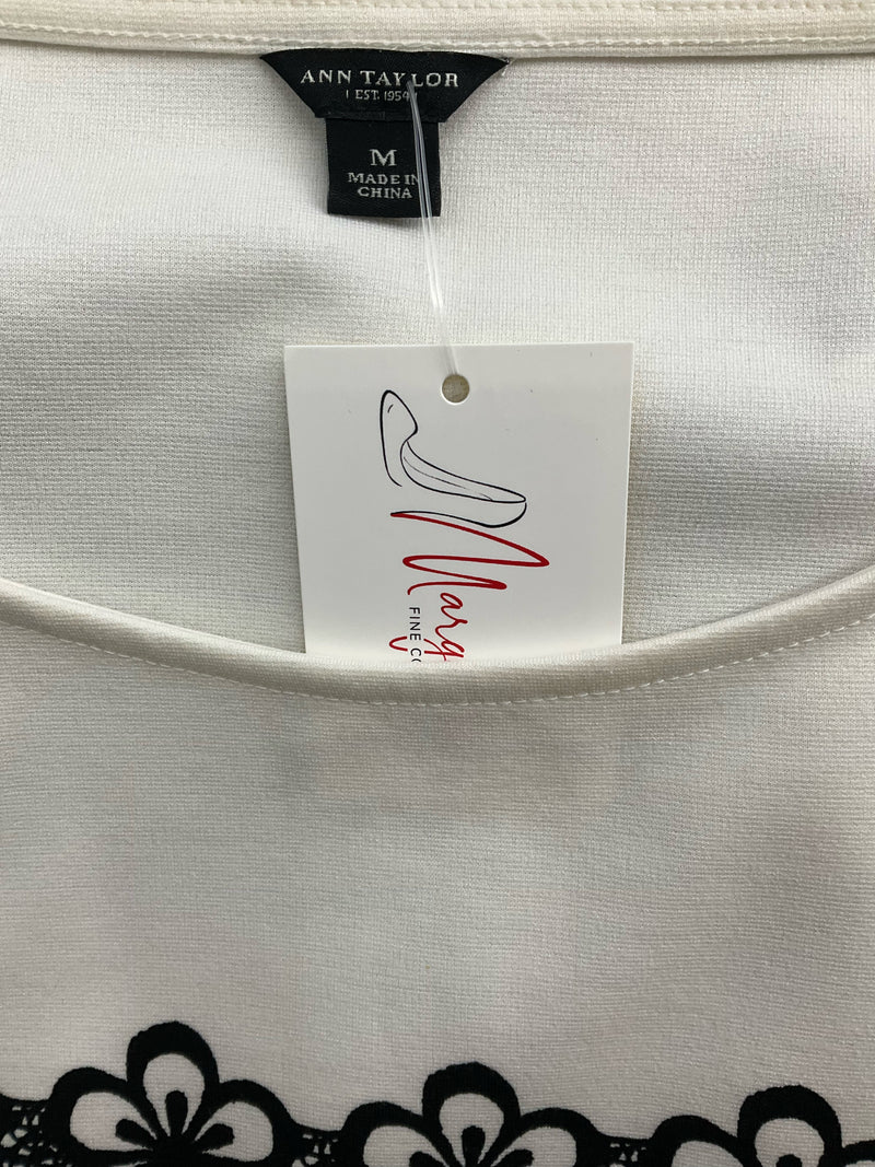 Ann Taylor Cream/Black Floral Pre-Owned Ladies Top - Size Medium