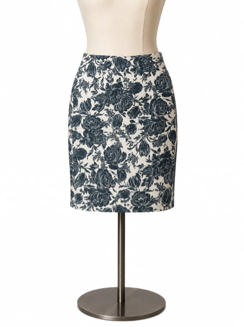 Ann Taylor ecru/blue Skirt Size 4 ecru/blue Floral Pre-Owned Ladies Skirt - Size 4