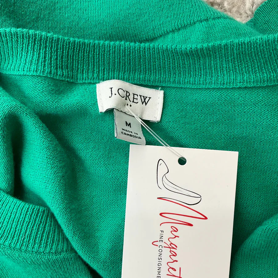 J Crew green solid pre-owned ladies top in size medium, featuring a classic design and soft fabric.