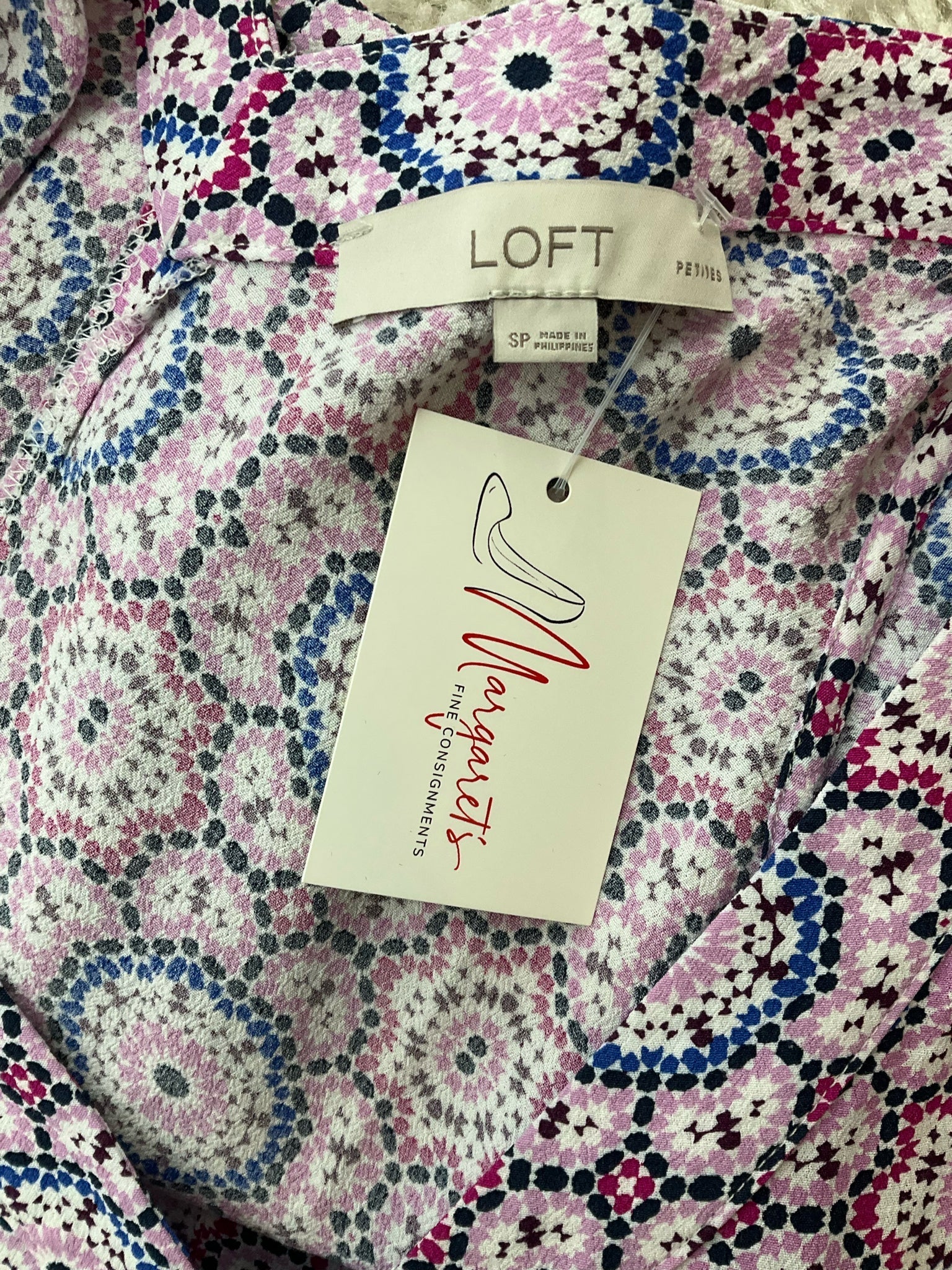 Pre-owned Loft lilac and multi print peplum top with flutter sleeves and V-neck in size small petite.