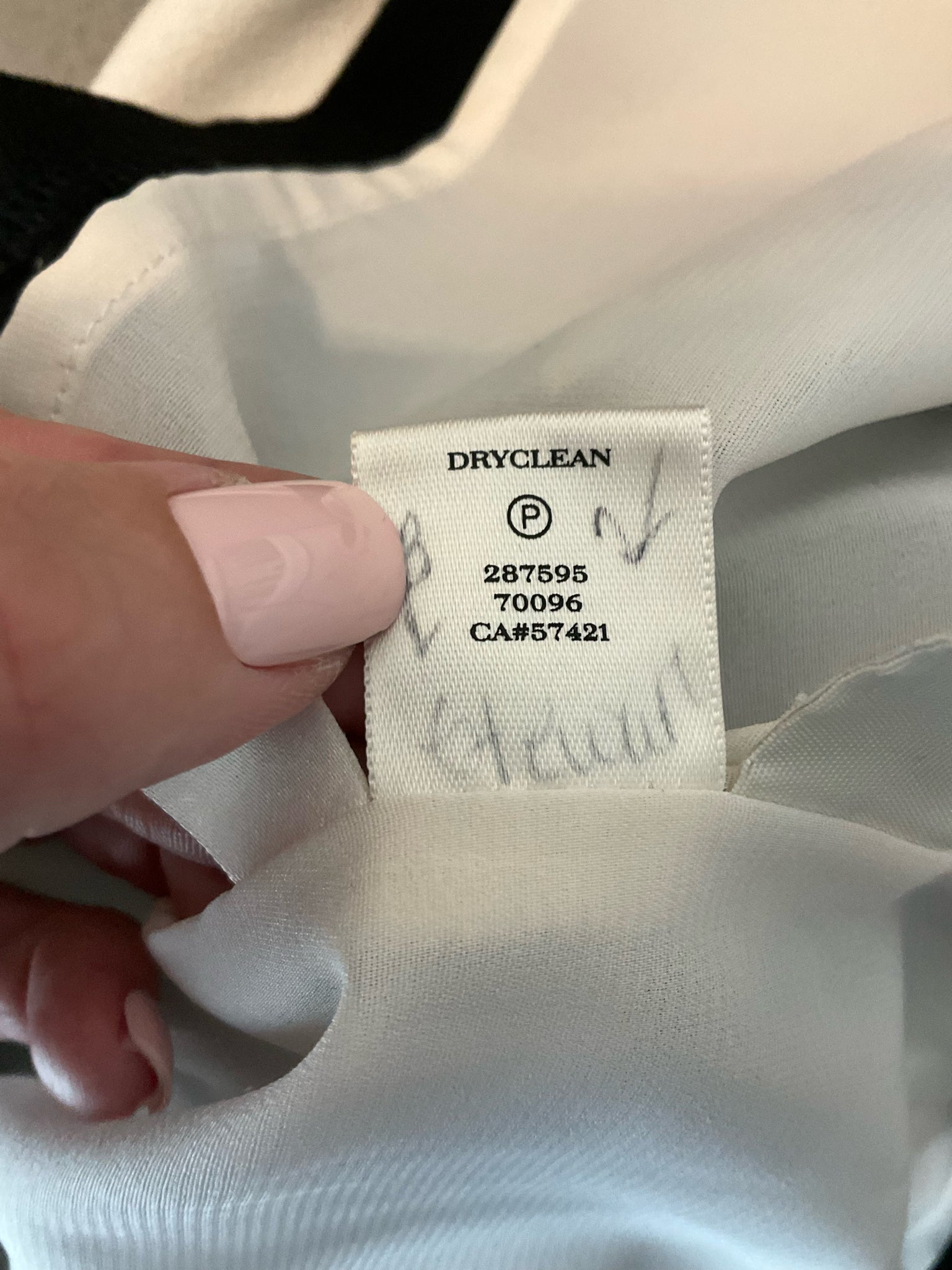 Ann Taylor Size M black/white colorblock Pre-Owned Casual Top - Downstairs