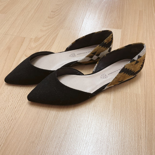 BC Black/Tan Print Flats Size 8.5