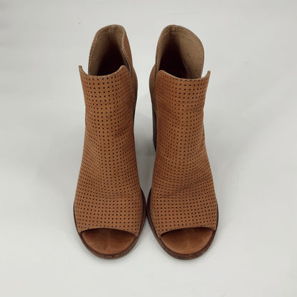 Steve Madden Camel Booties Size 6 - front view