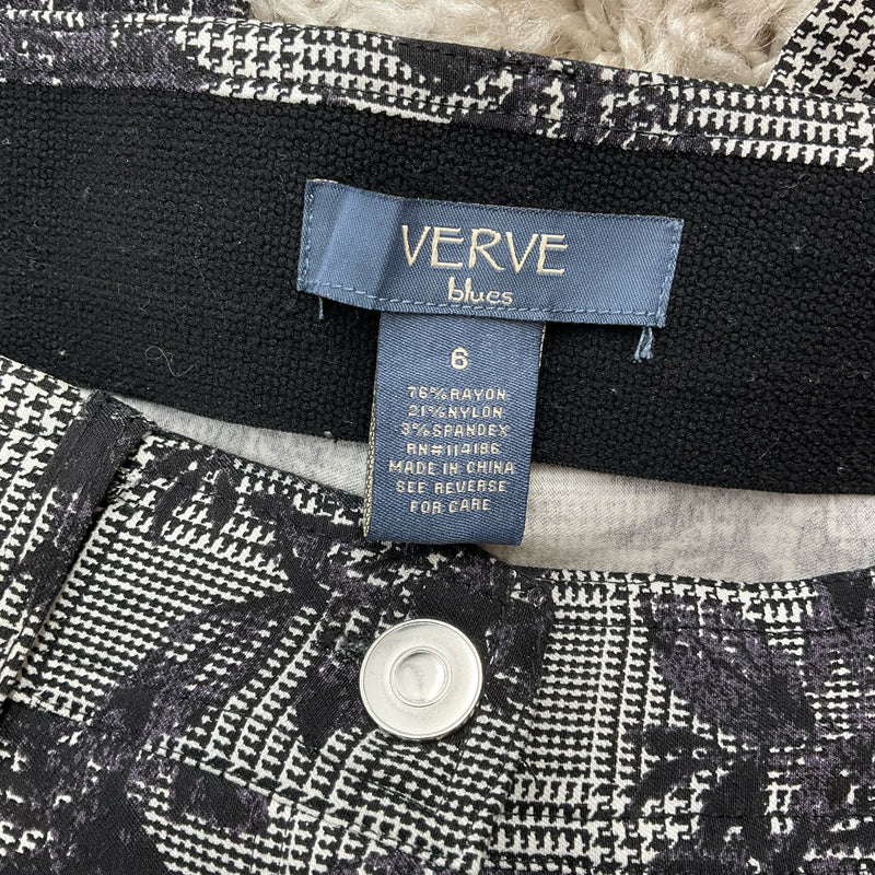 Verve Blues Navy & White Floral Stretch Pants – Size 6, Excellent Condition - Margaret’s Fine Consignment