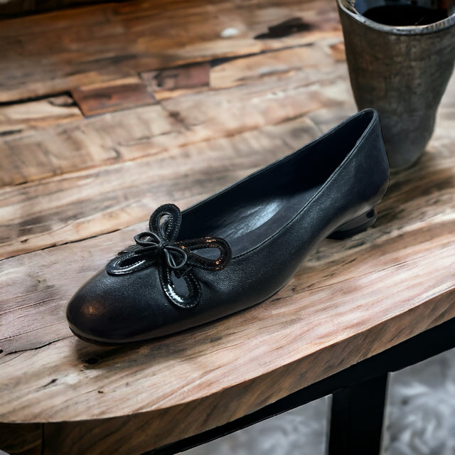 Stuart Weitzman Shoe Size 6 Black Slip on